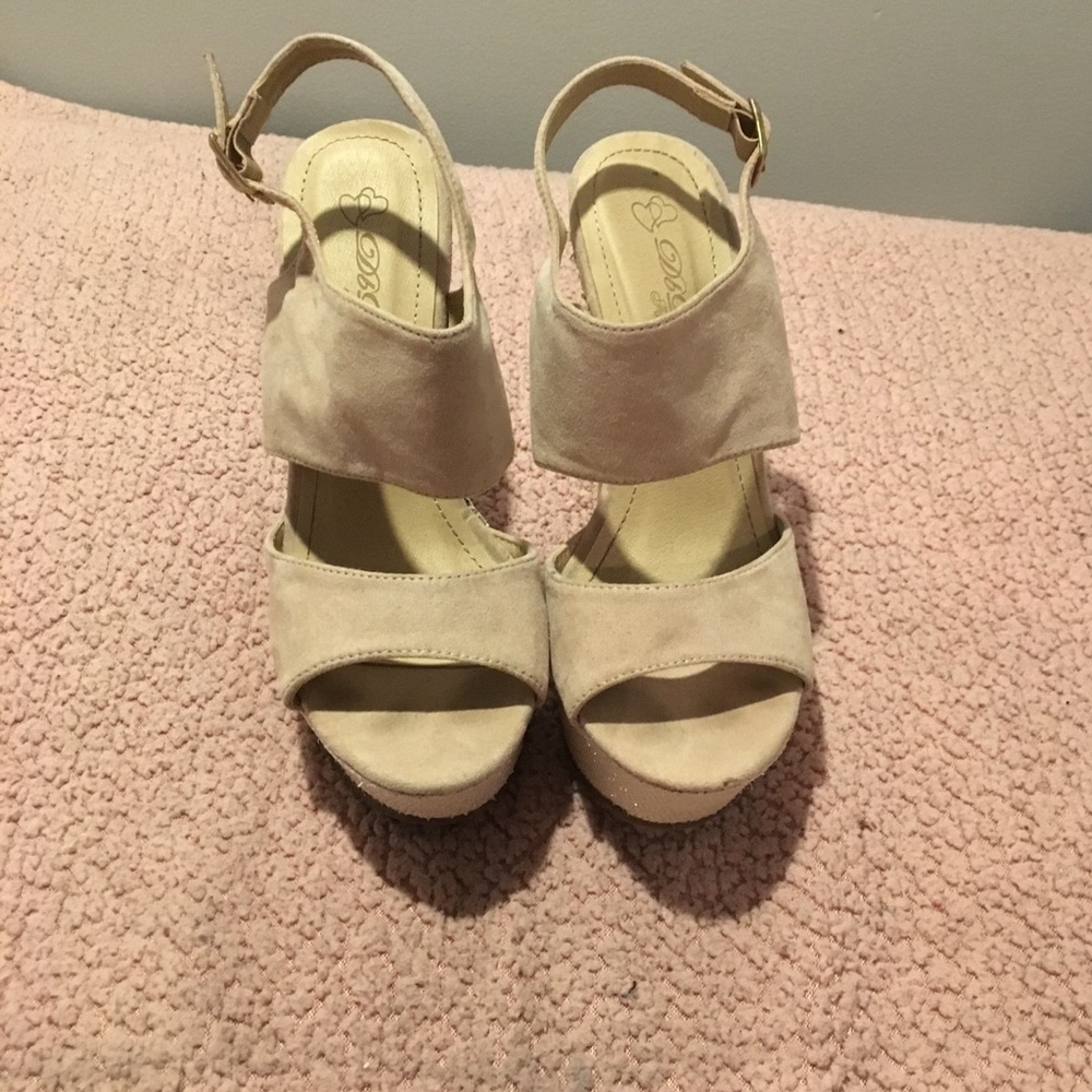 Tan Wedges
